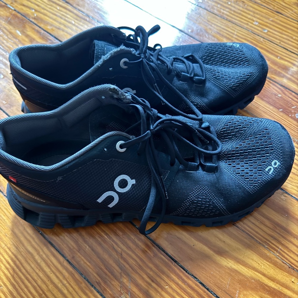 On Running Women’s Black Running Shoes